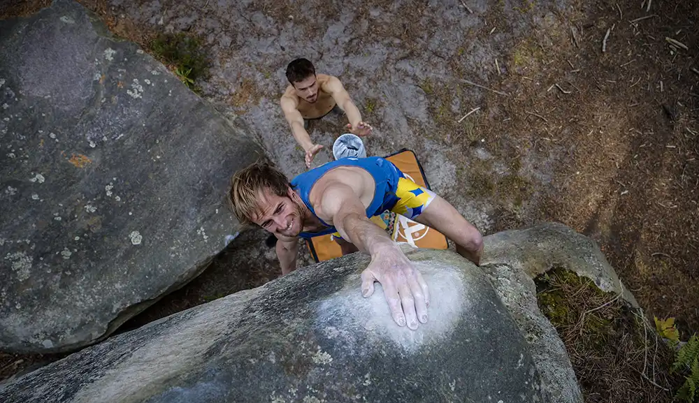 Seb Berthe und Hugo Parmentier klettern 100 7A Boulder an einem Tag_Fond of Font