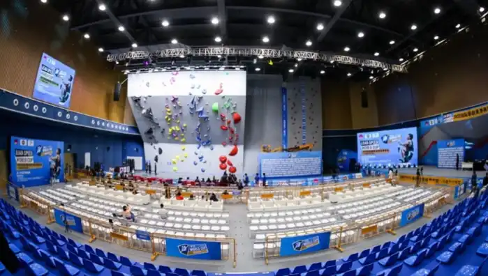 Fenhu Culture And Sports Center in Wujiang wird vom 12. bis 14. April der erste IFSC Lead und Speed Weltcup der Saison 2024 ausgetragen. Bild: IFSC