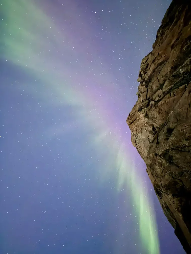 Die Nordlichter tanzen. Bild: Alex Gammeter