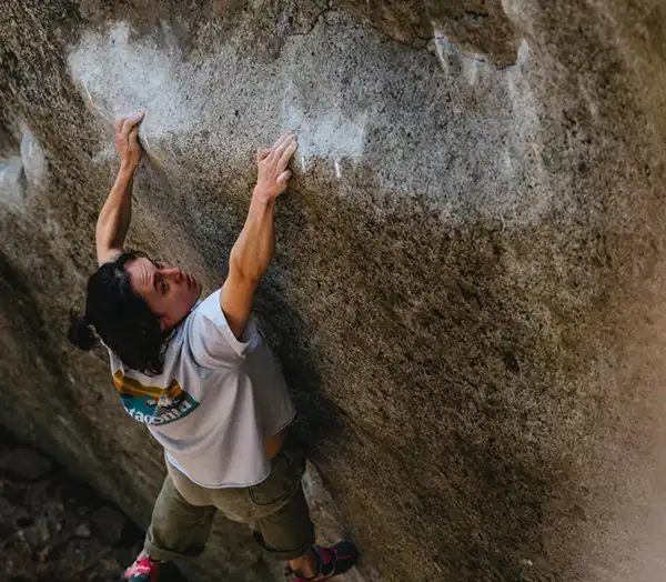 Katie Lamb schreibt erneut Klettergeschichte: Sie bouldert als erste Frau 8C+