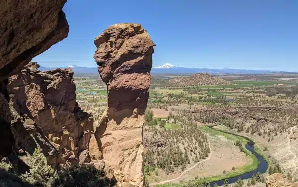 La torre Monkey Face en el área de escalada de Smith Rock