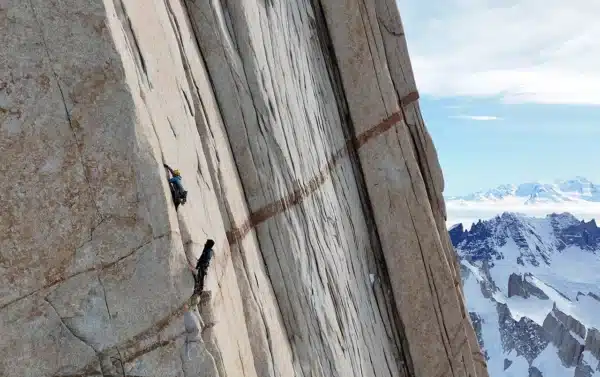 Matteo Della Bordella und Marco Majori klettern am Fitz Roy | Bild: Tomas Alganaraz