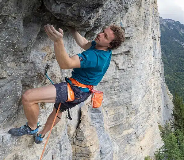 Dimitri Vogt erschließt und klettert »Isengard« 9a