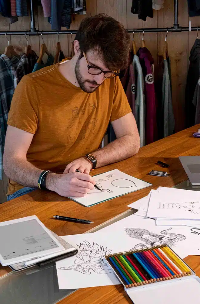 David Wilhelm am skizzieren von Entwürden | Bild: Chillaz