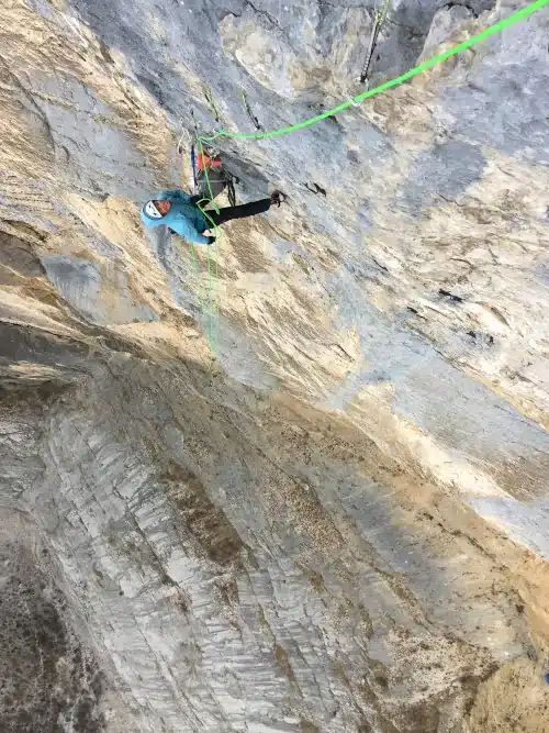 Körpersicherung mit Halbautomat am Monte Brento.