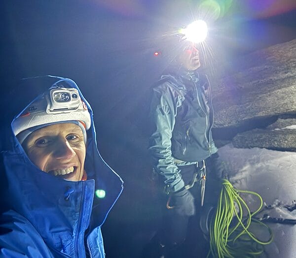 Eerste winterbeklimming in 34 jaar – bergbeklimmersduo voltooit met succes de 