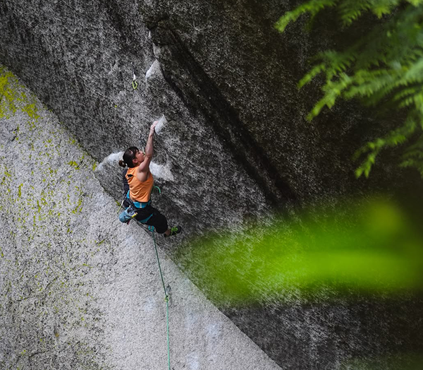 Auch Jenya Kazbekova punktet „Dreamcatcher“ (9a) in Squamish – ein Jahr nach der Geburt ihrer Tochter